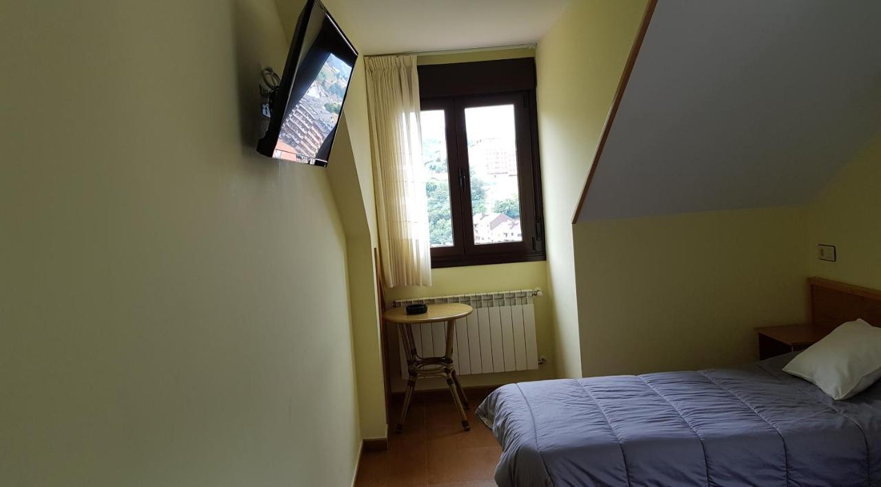 Hotel Alina Cangas De Narcea Luaran gambar